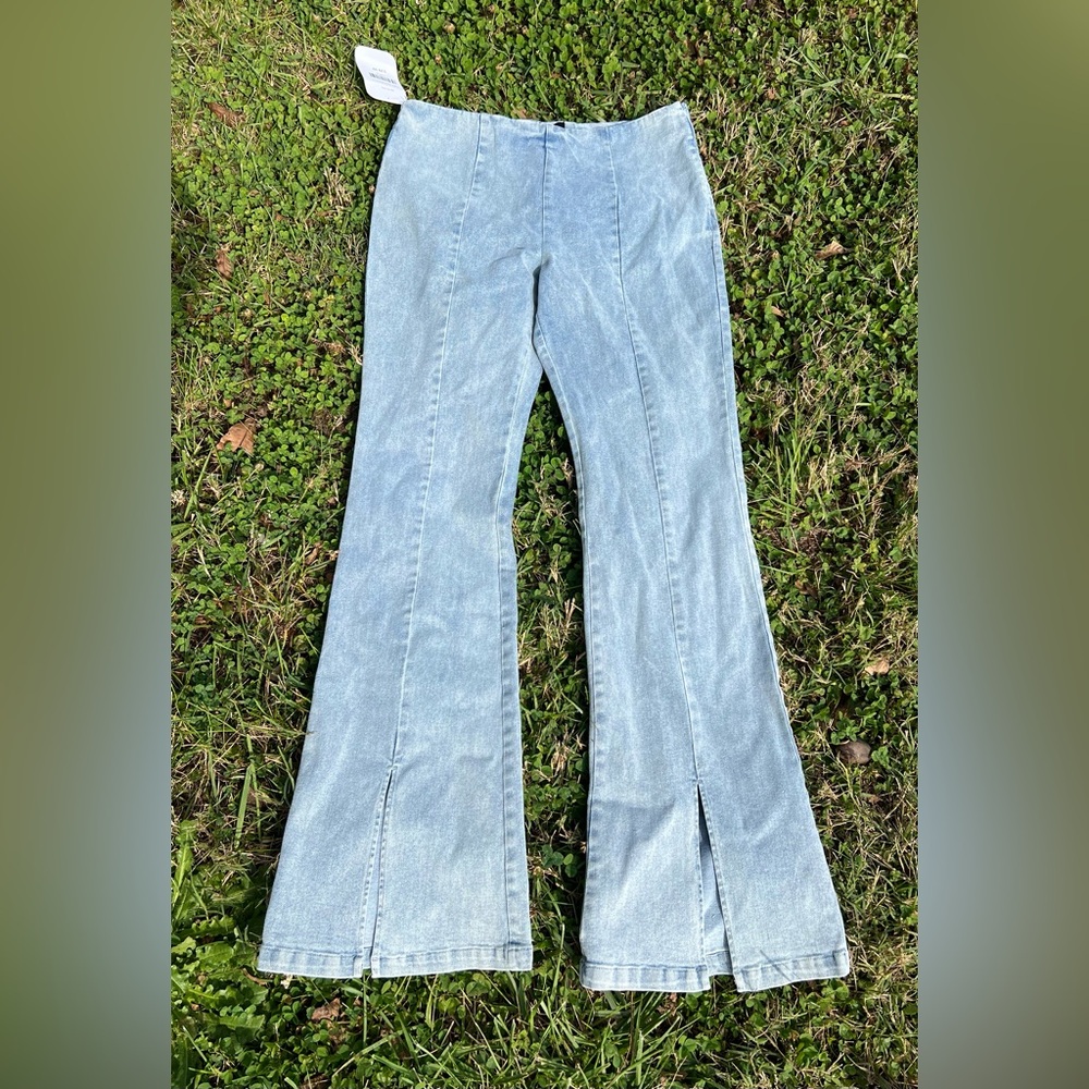 NWT Lumière Woman’s Light Wash Stretchy Western Slit Hem Bell Bottoms Size M